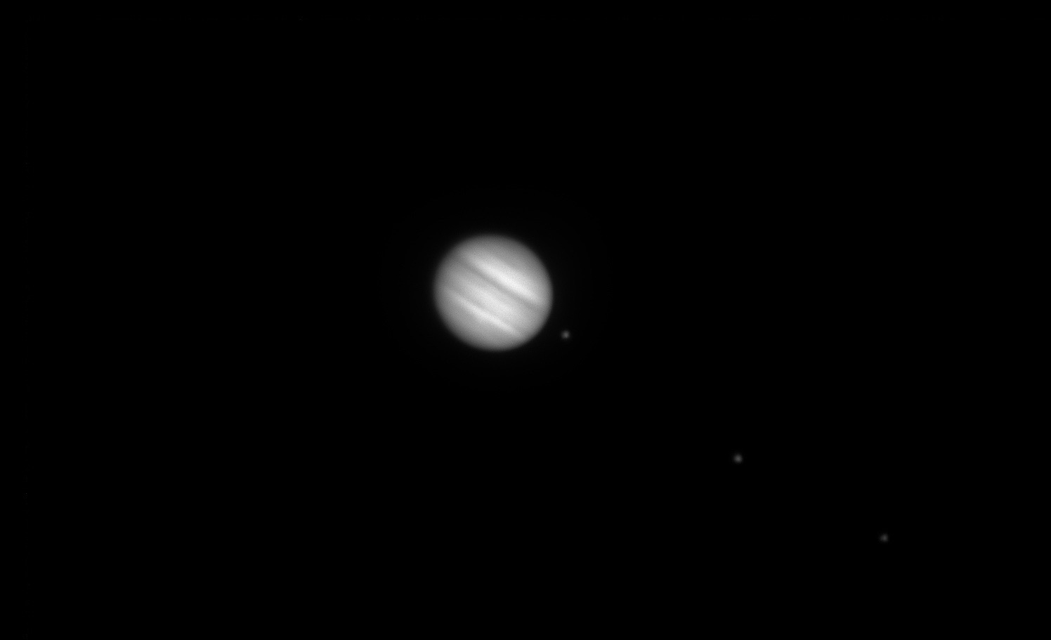 La planète Jupiter accompagnée des satellites Io, Europe et Ganymède